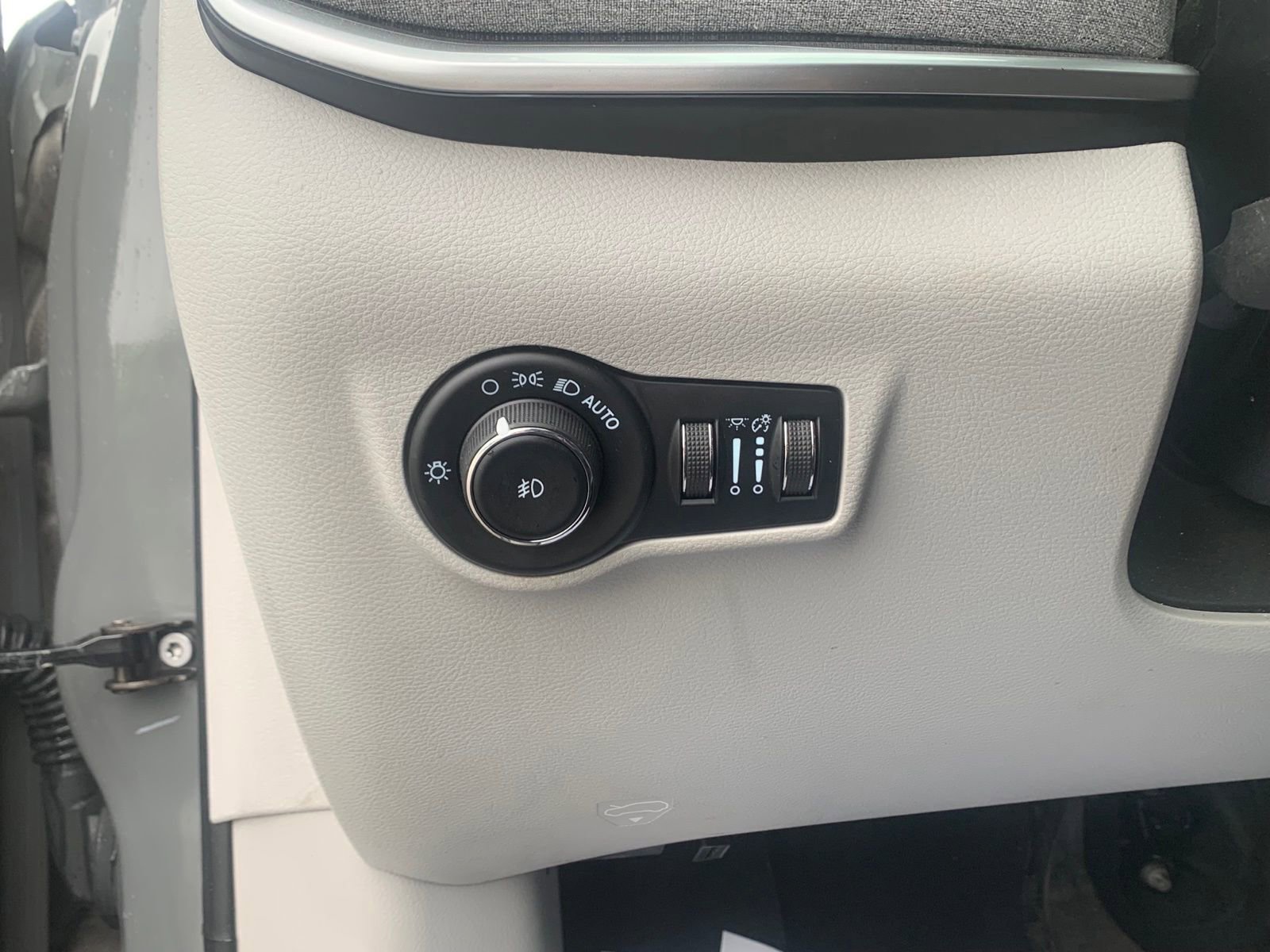 Used 2023 Jeep Compass Latitude AWD/4WD image 11