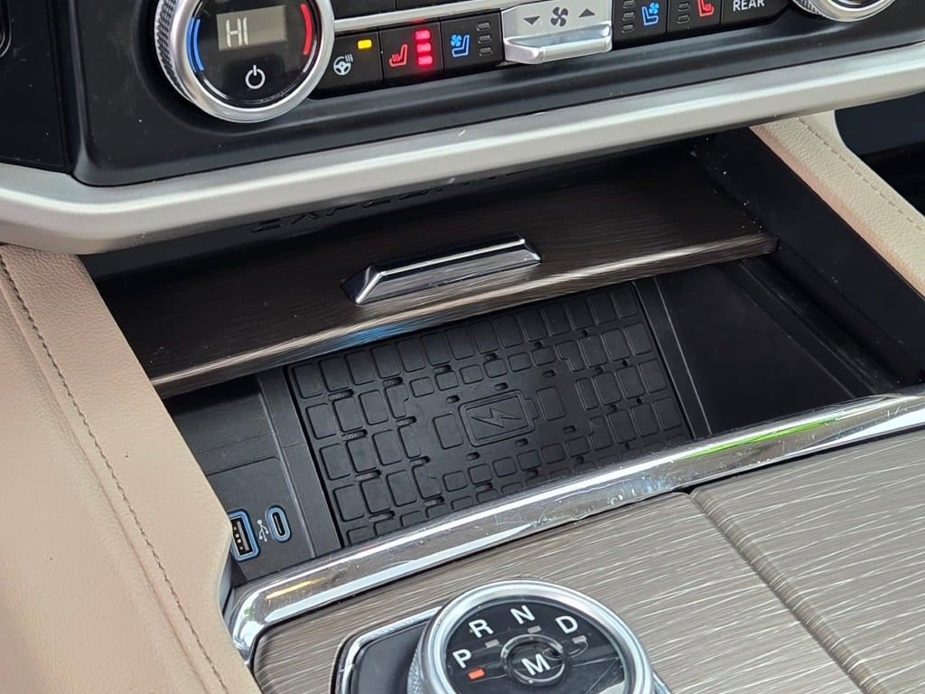 Used 2024 Ford Expedition Max Limited image 32