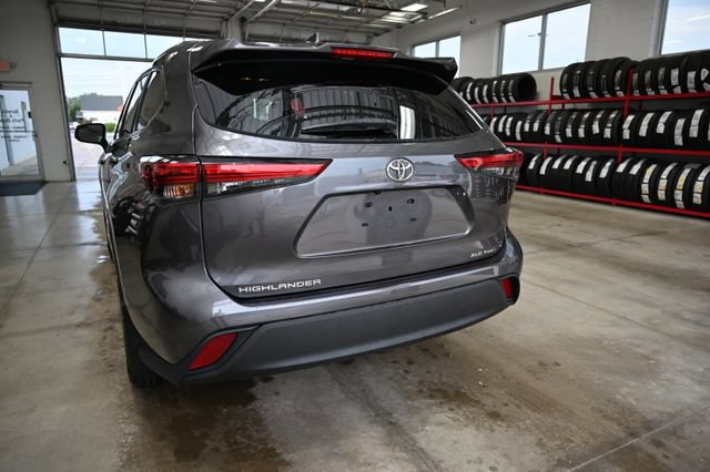 Used 2021 Toyota Highlander XLE AWD/4WD image 7