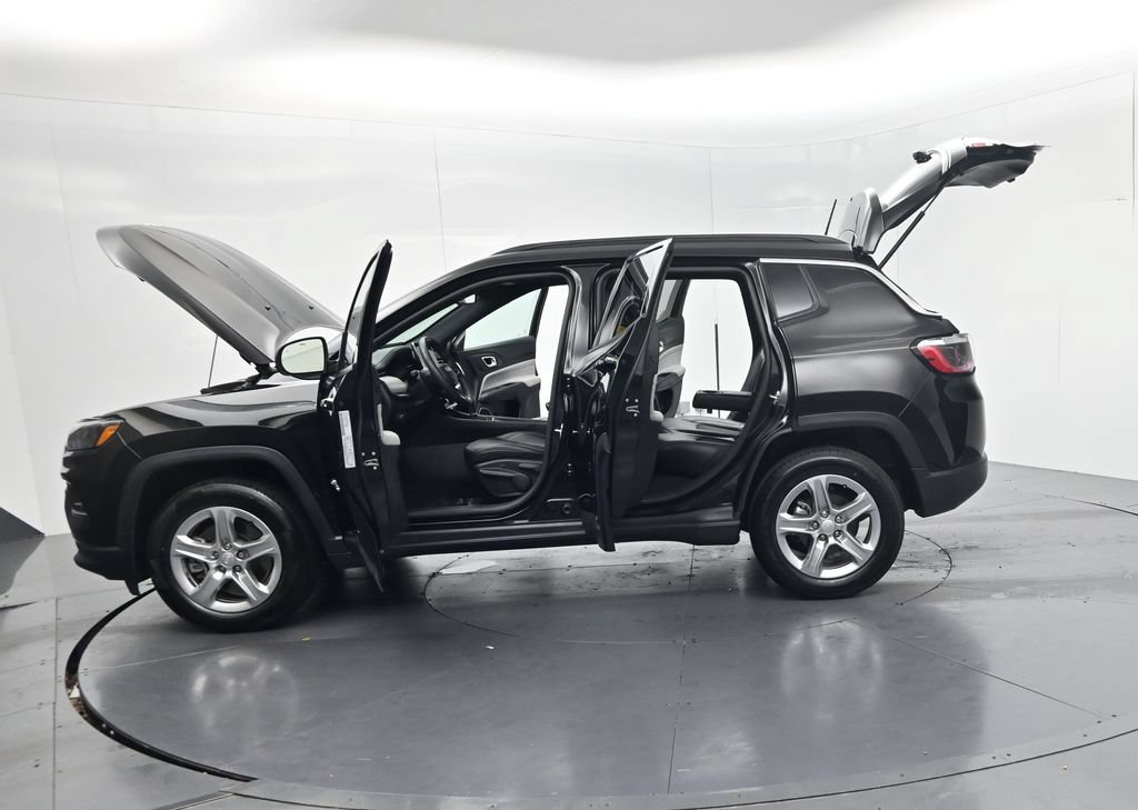Used 2024 Jeep Compass Latitude AWD/4WD image 59