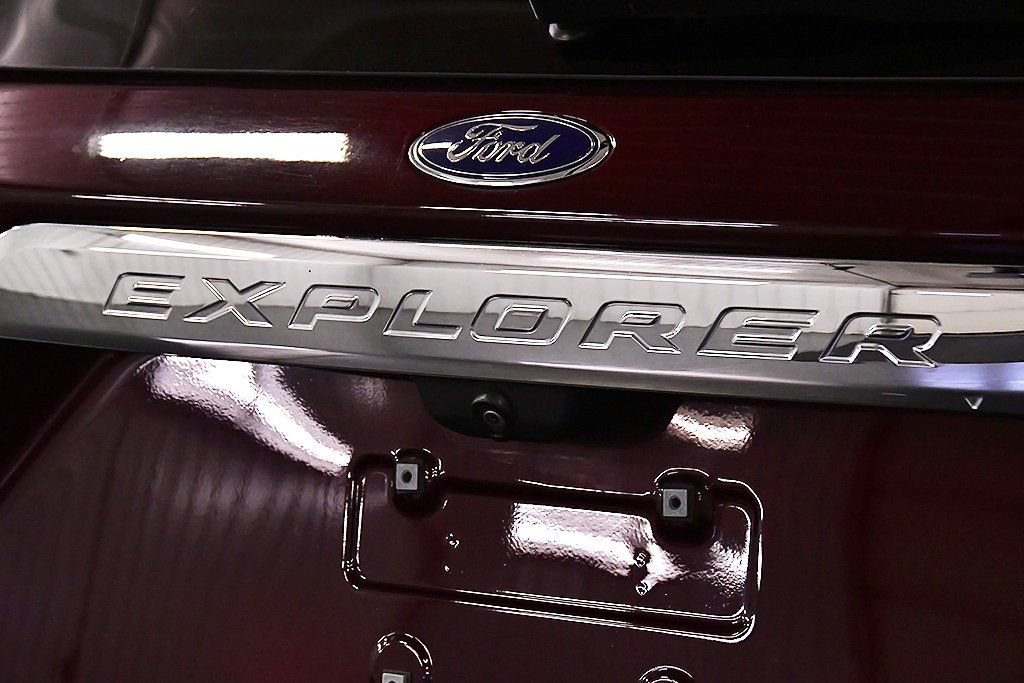 Used 2022 Ford Explorer XLT AWD/4WD image 11