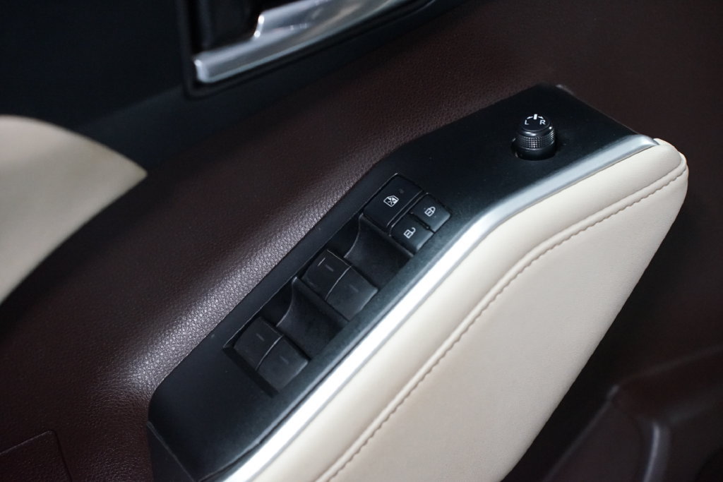 Used 2020 Toyota Highlander XLE FWD image 30