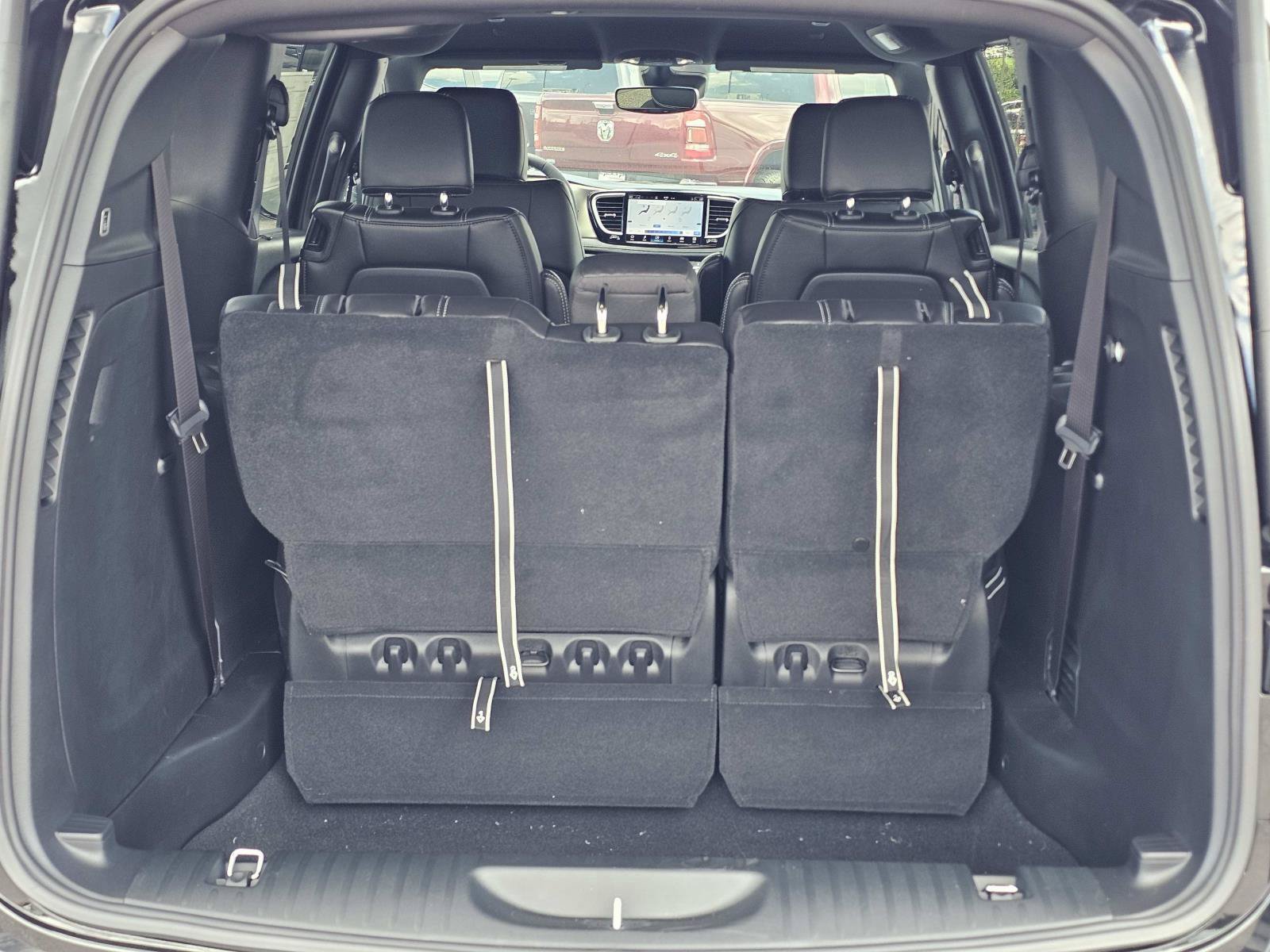 New 2027 Chrysler Pacifica Select FWD image 11