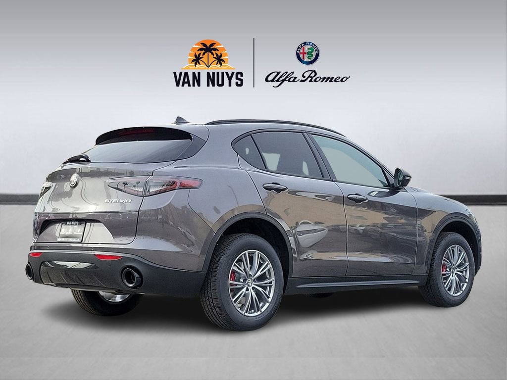 New 2024 Alfa Romeo Stelvio Sprint image 2