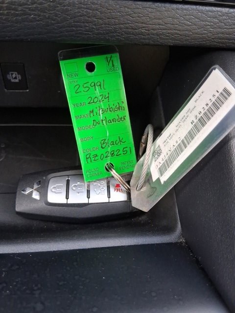 Used 2024 Mitsubishi Outlander AWD image 27