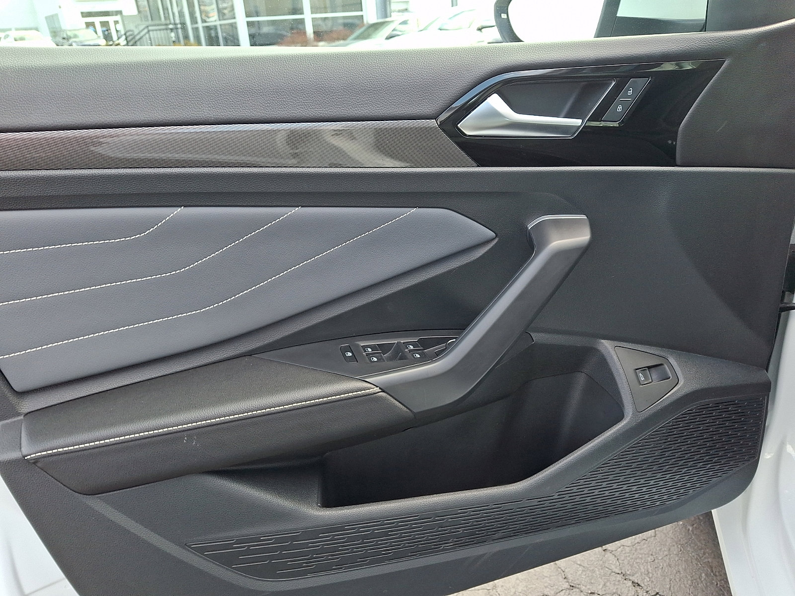 Certified 2025 Volkswagen Jetta SEL image 12