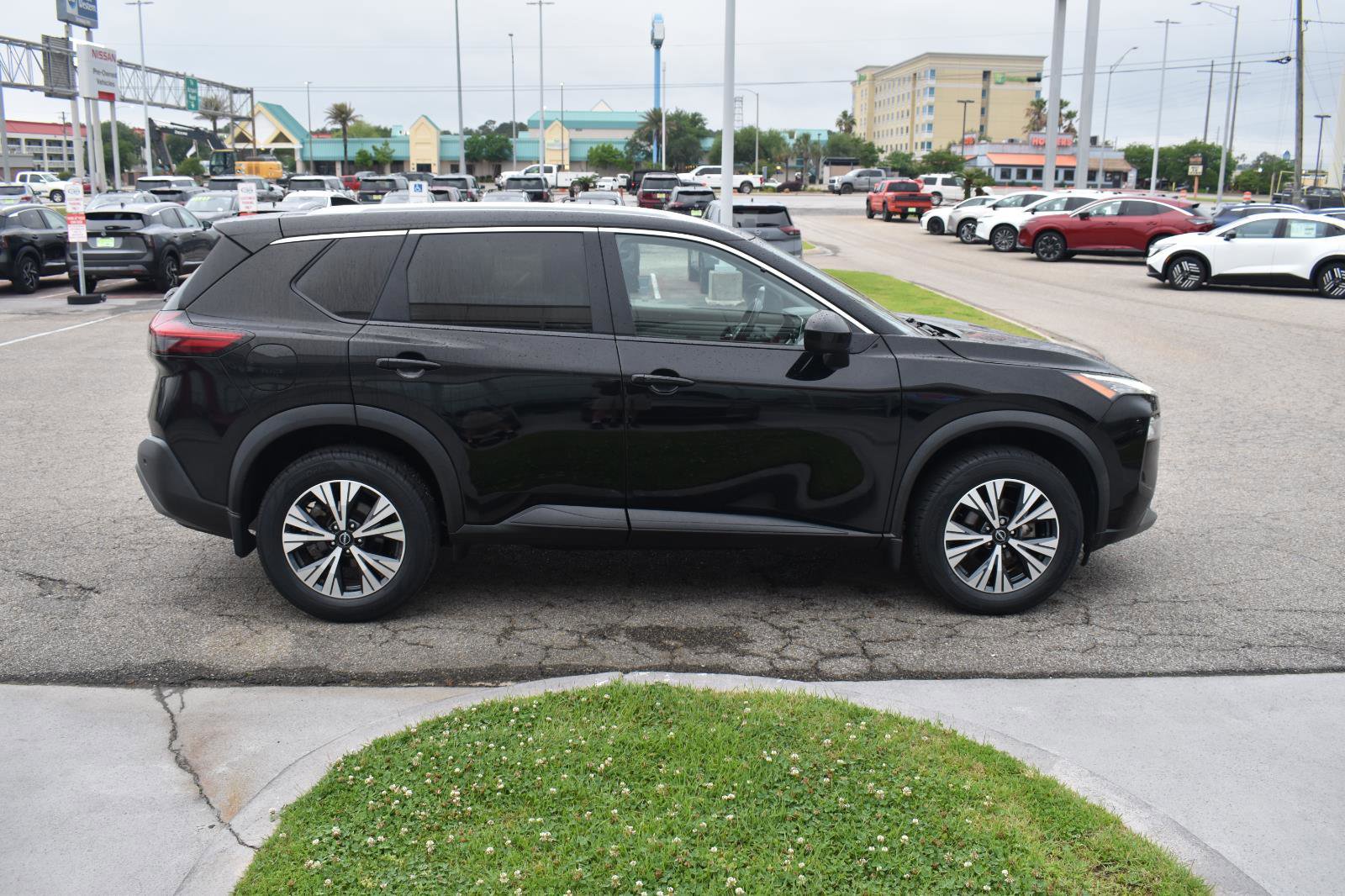 Used 2023 Nissan Rogue SV w/ SV Premium B Package FWD image 14