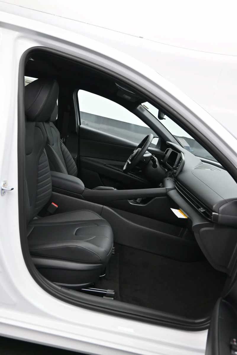 New 2026 Hyundai Elantra SEL Sport FWD image 11