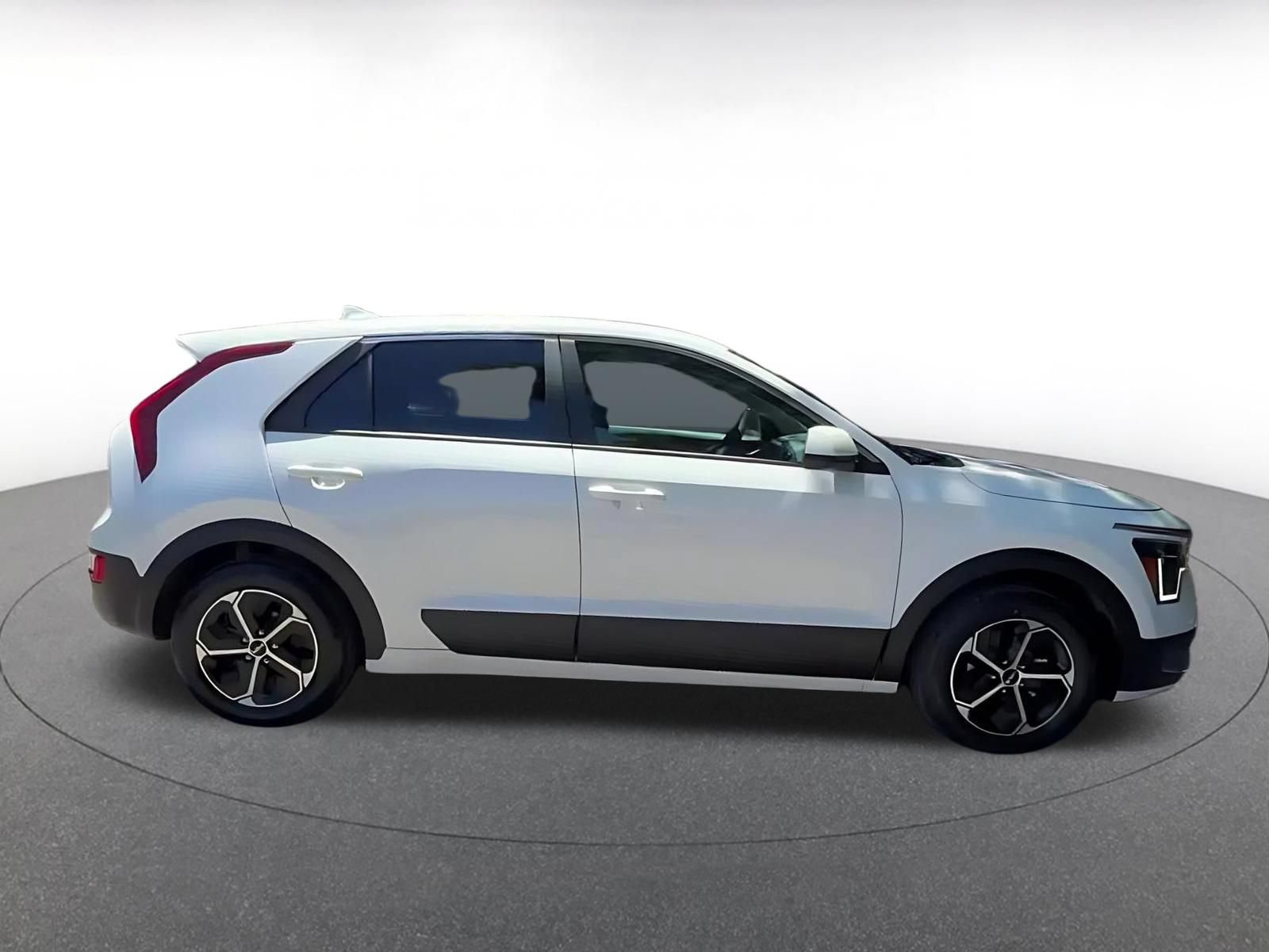 Used 2026 Kia Niro LX FWD image 16