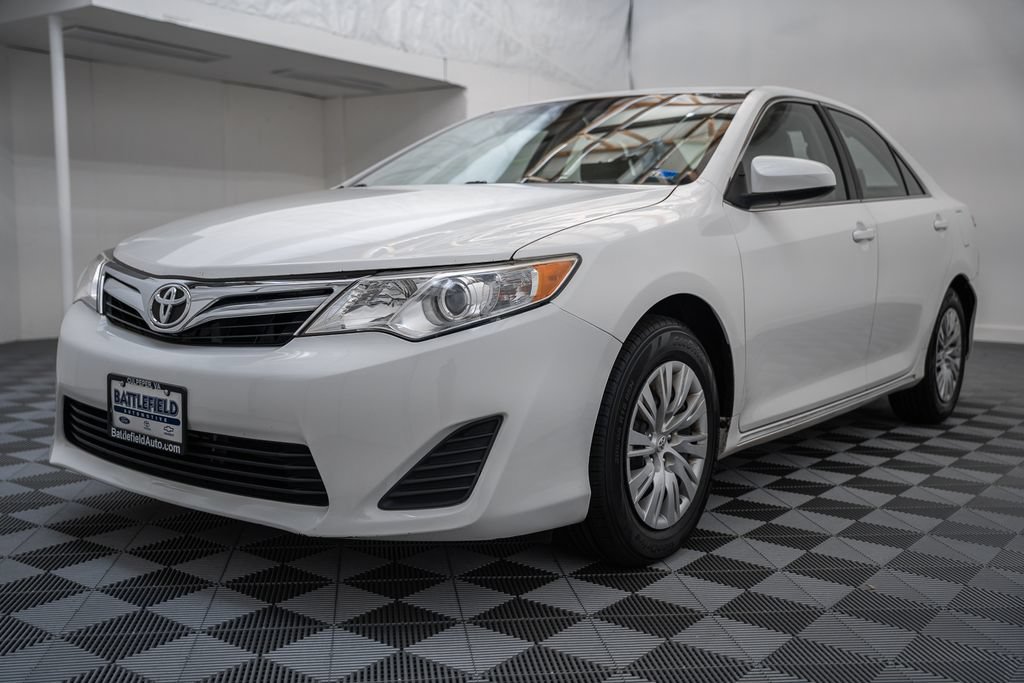 Used 2012 Toyota Camry LE FWD image 3