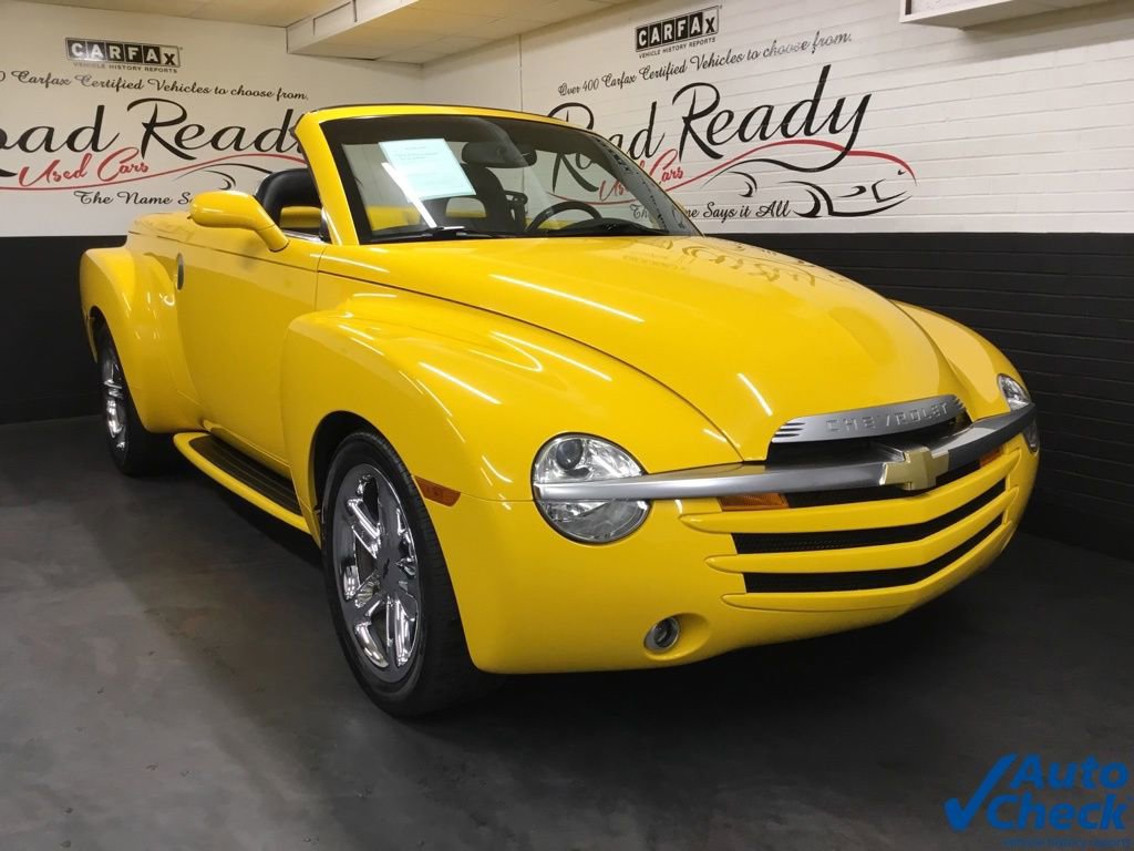 Used 2003 Chevrolet SSR w/ Preferred Equipment Group RWD image 3