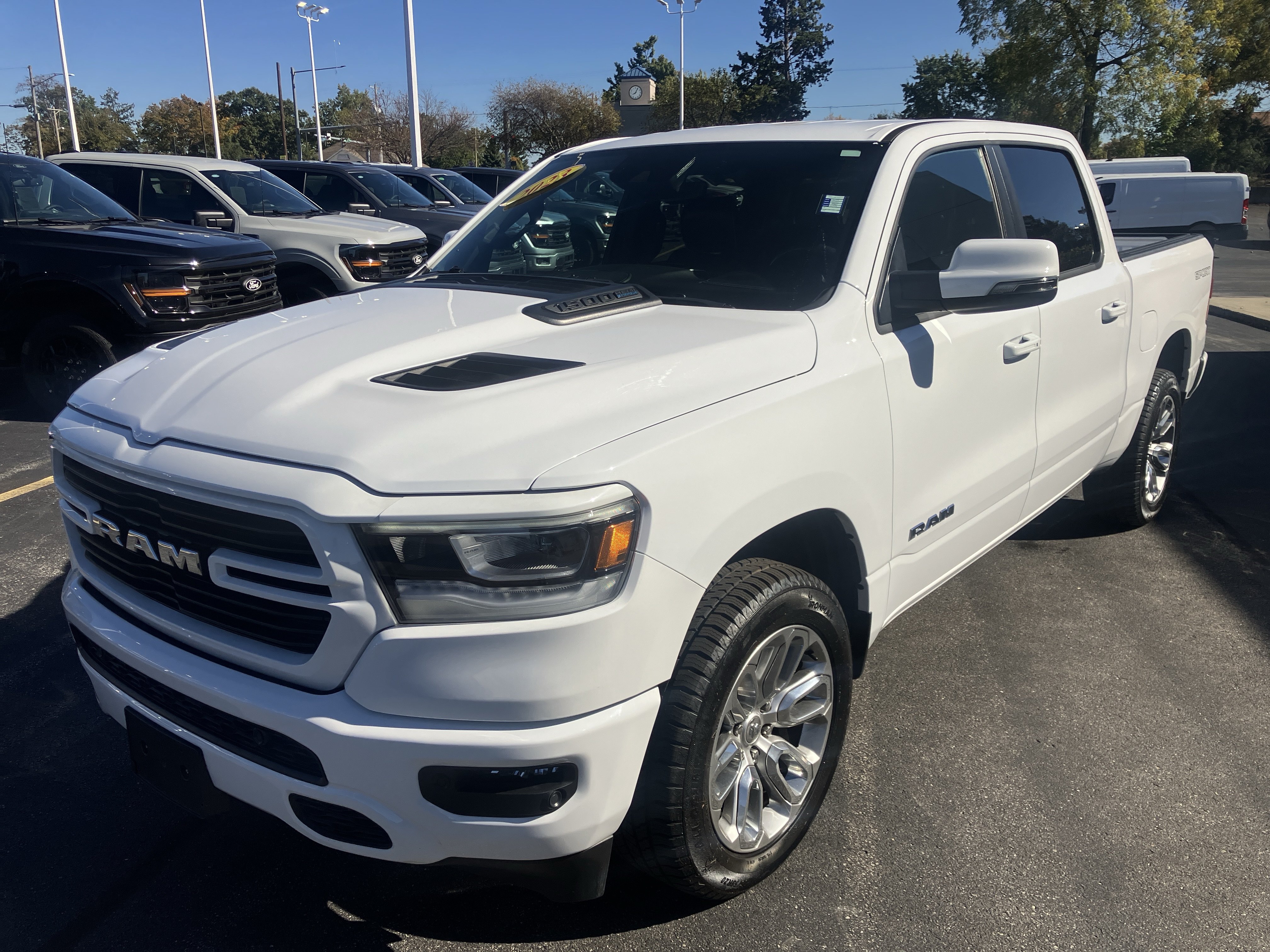 Used 2023 RAM 1500 Laramie AWD/4WD image 3