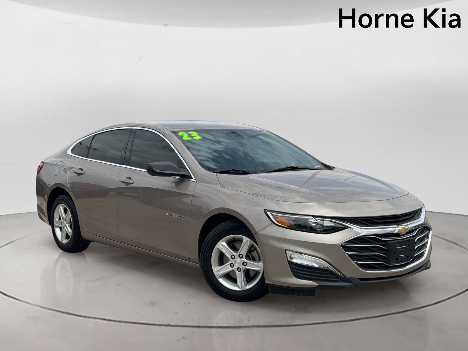 Used 2023 Chevrolet Malibu LS FWD image 2