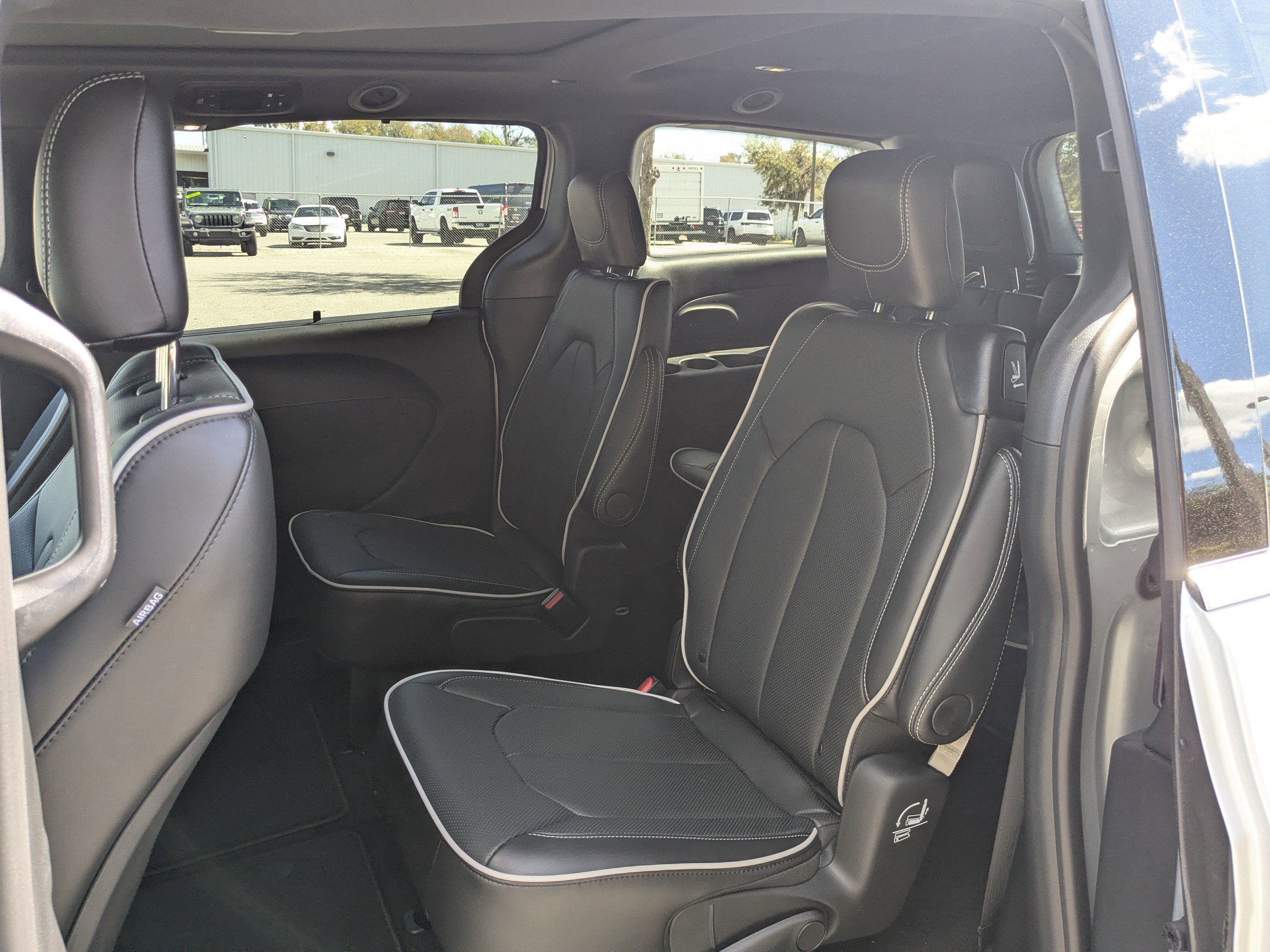 New 2026 Chrysler Pacifica Limited image 13