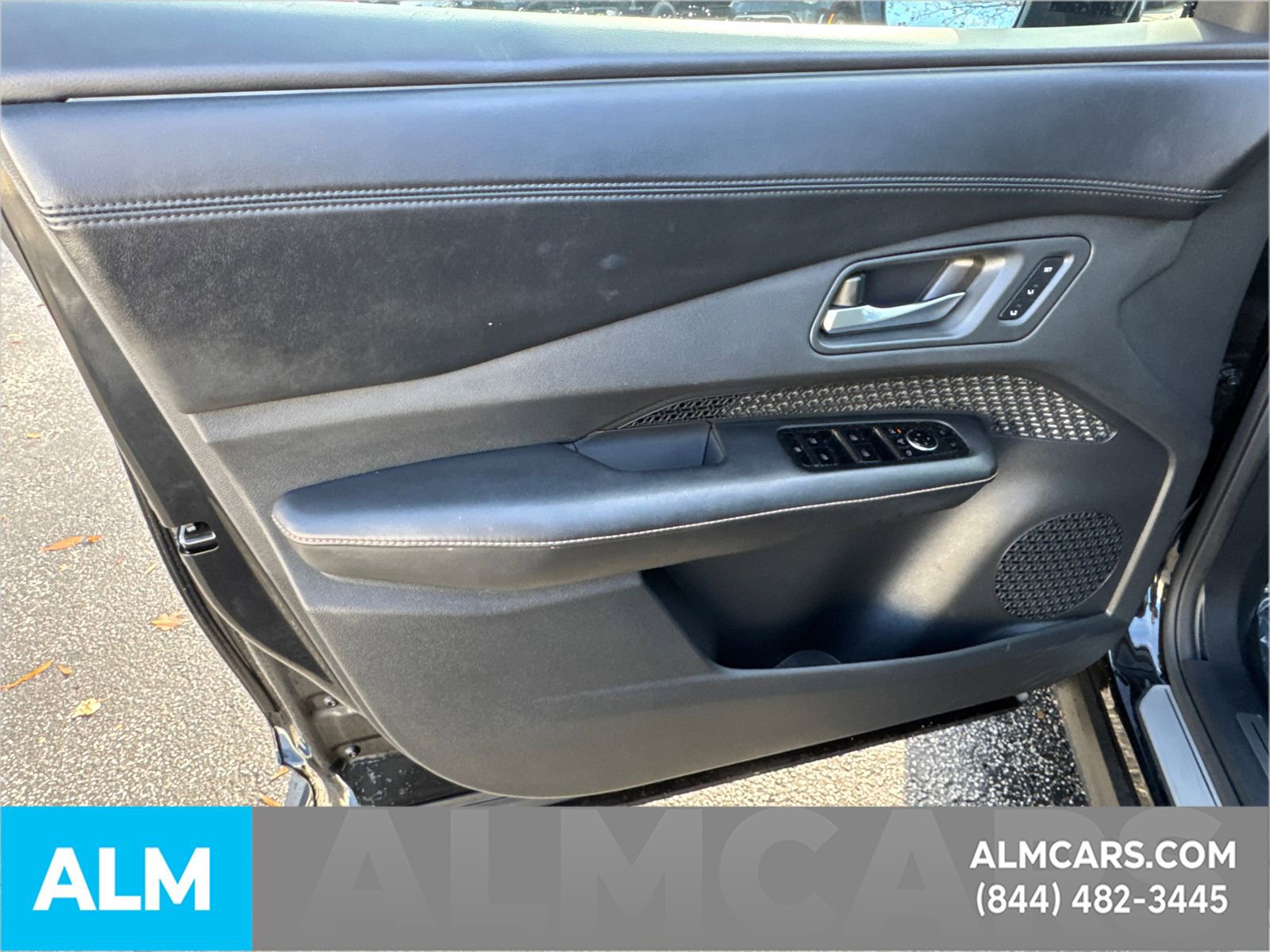 Used 2023 Nissan Ariya AWD image 11