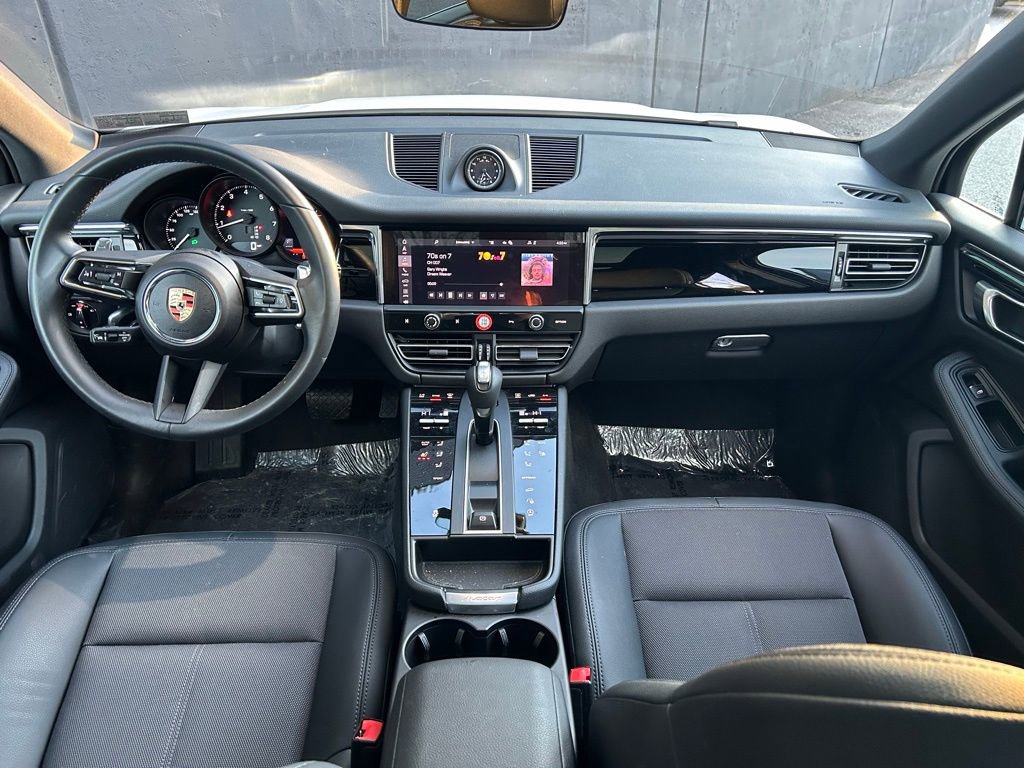 Certified 2025 Porsche Macan image 17