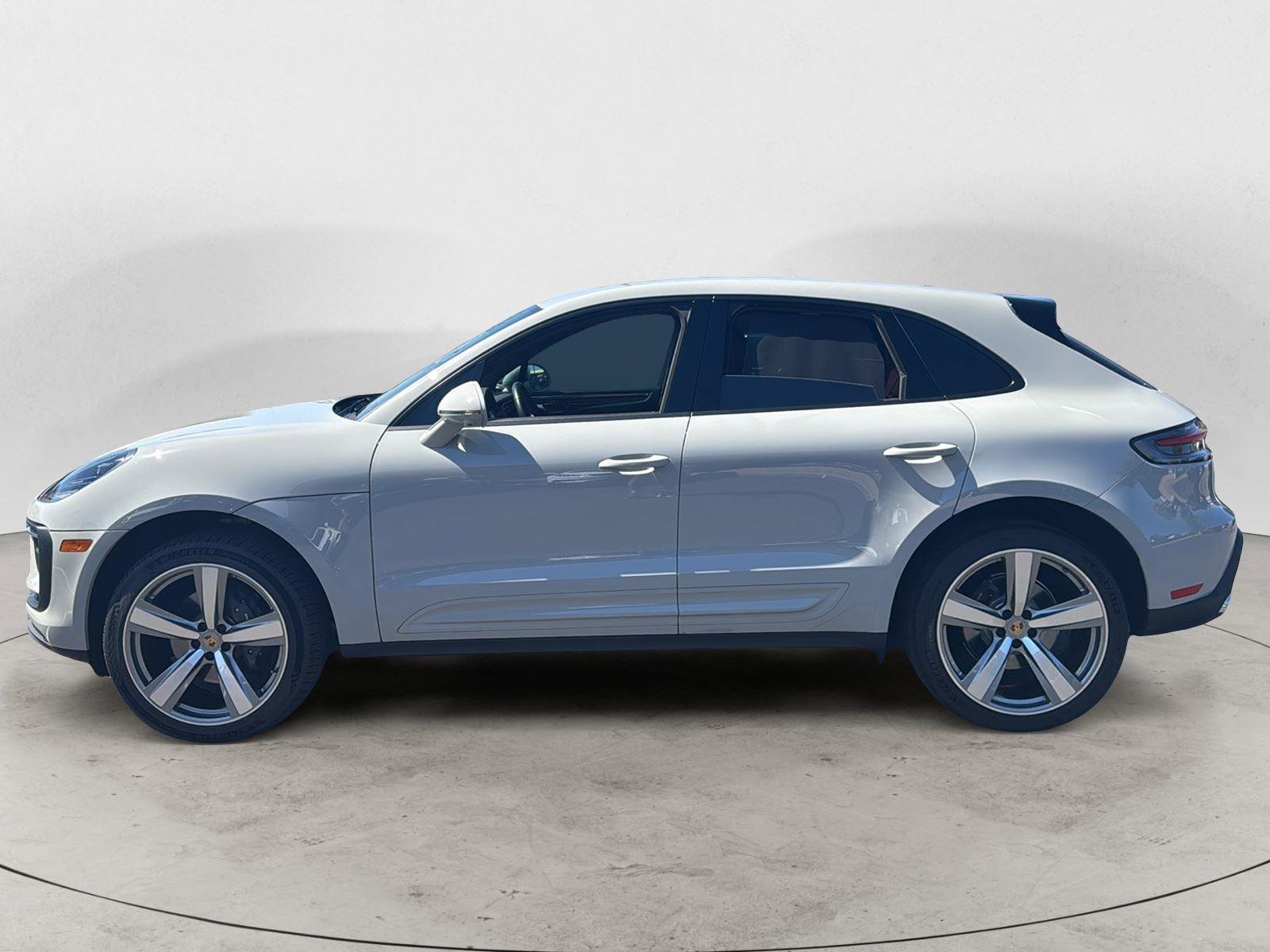 Used 2024 Porsche Macan Turbo image 3
