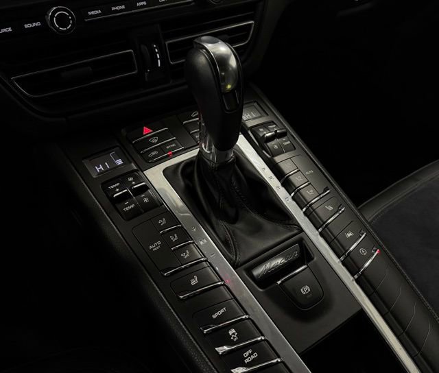 Used 2020 Porsche Macan image 22