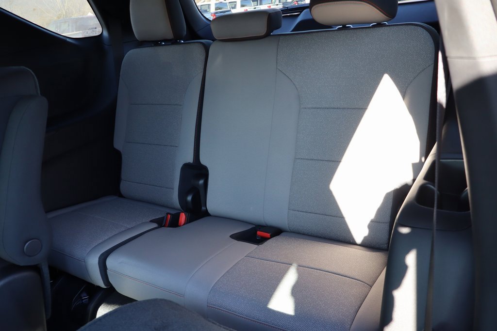 Used 2025 Chevrolet Traverse LT w/ Driver Confidence Package image 19