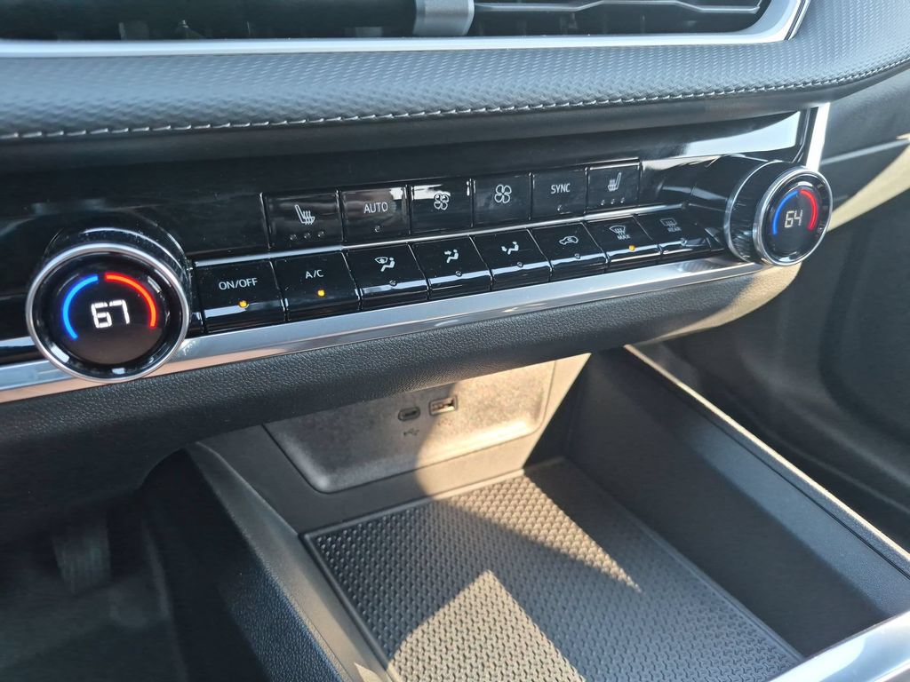 Used 2025 Chevrolet Equinox LT w/ Convenience Package II FWD image 23