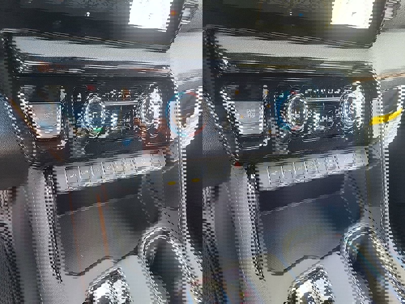 New 2026 GMC Sierra 1500 AT4 w/ AT4 Premium Package AWD/4WD image 37