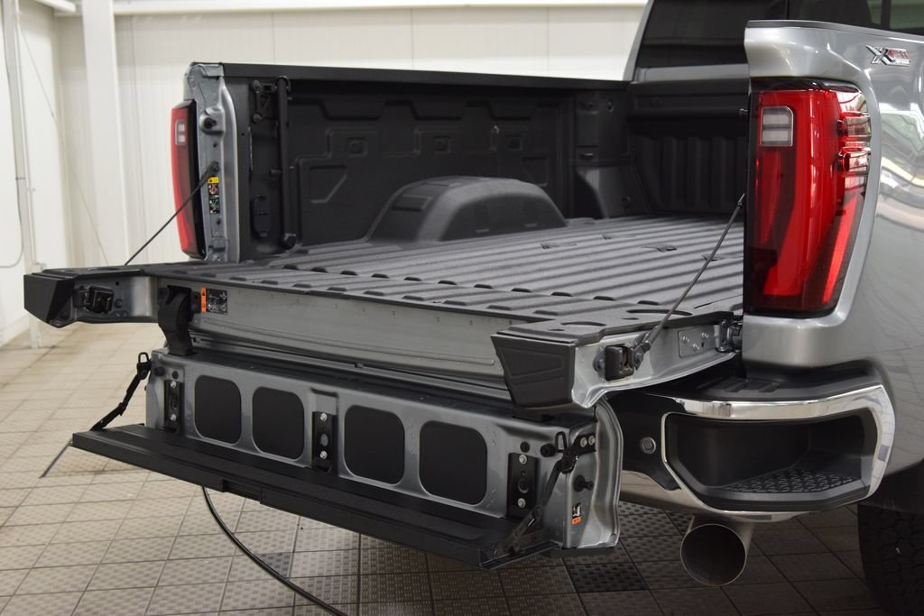 Used 2025 GMC Sierra 2500 SLT w/ SLT Premium Package AWD/4WD image 25