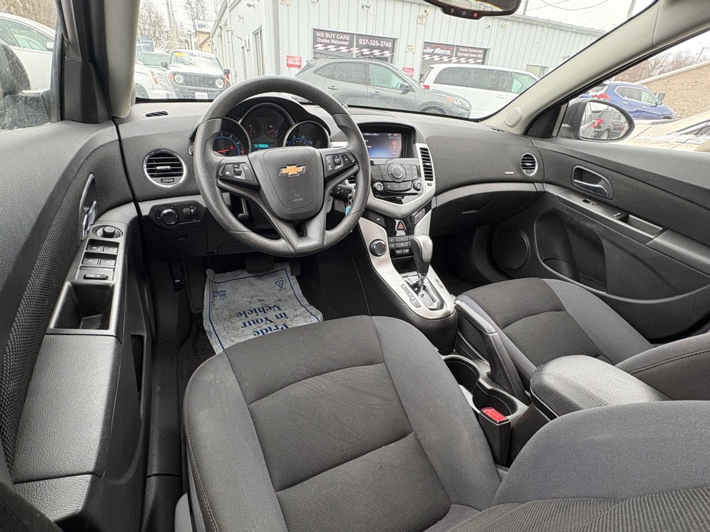 Used 2015 Chevrolet Cruze LT w/ Technology Package image 9