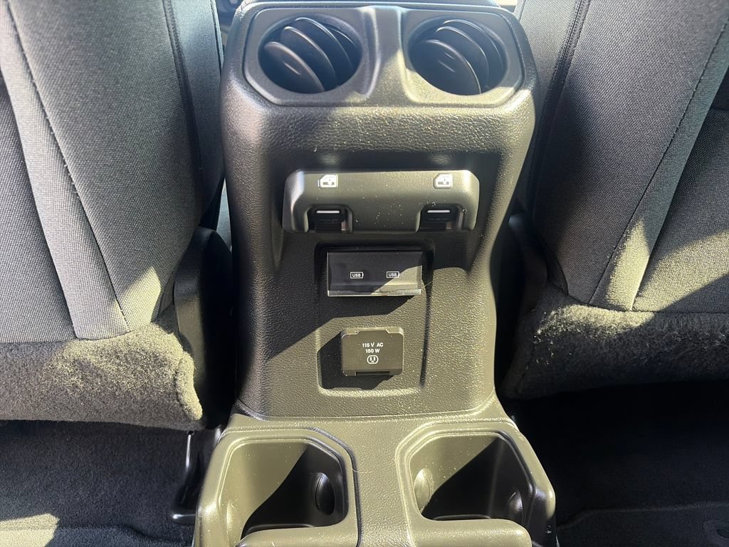 Used 2025 Jeep Wrangler Unlimited Sahara AWD/4WD image 36