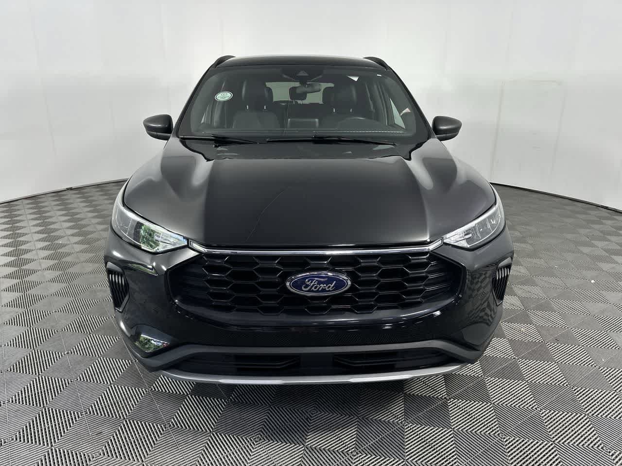 Used 2025 Ford Escape ST-Line FWD image 2