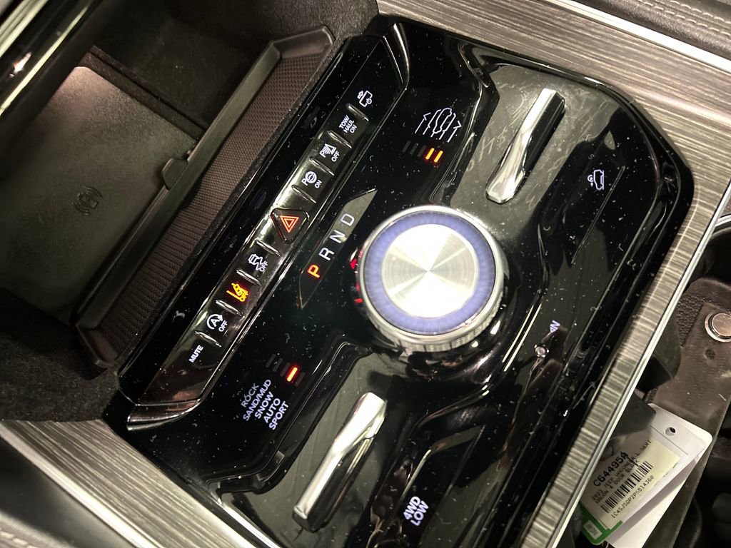 Used 2023 Jeep Wagoneer L Series III w/ Premium Group I image 19