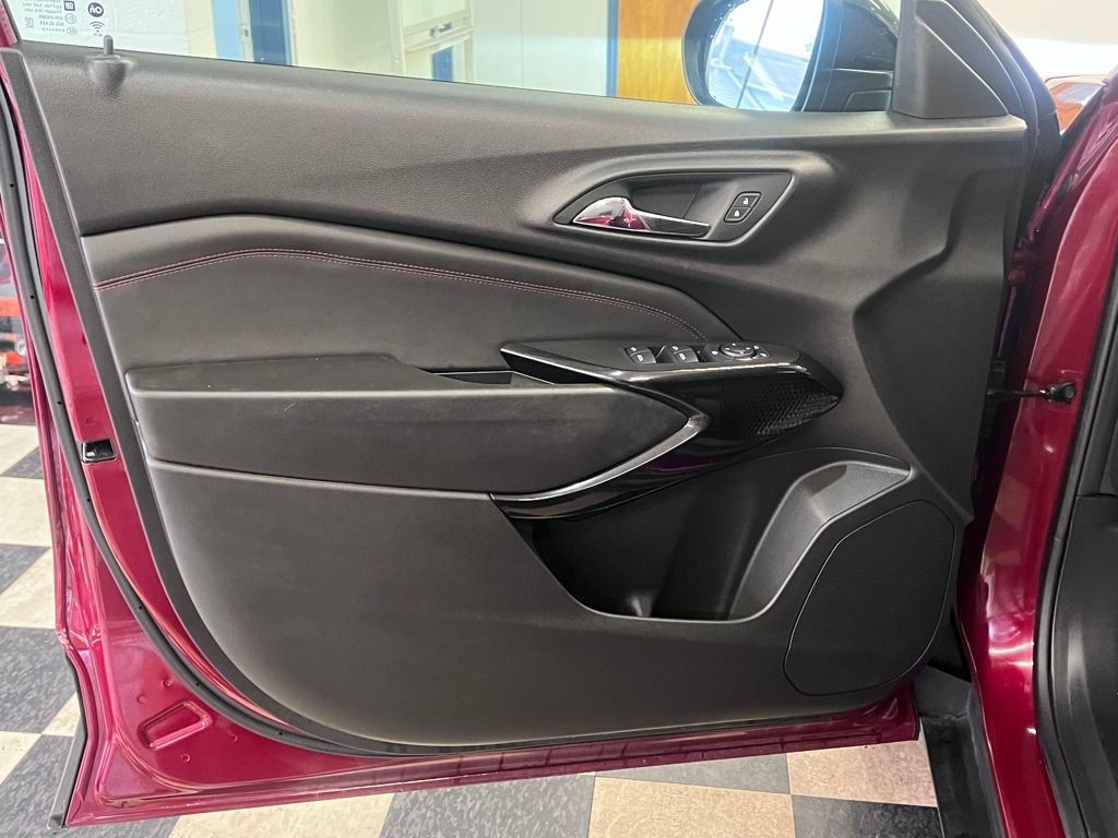 Used 2024 Chevrolet Trax RS w/ Driver Confidence Package FWD image 31
