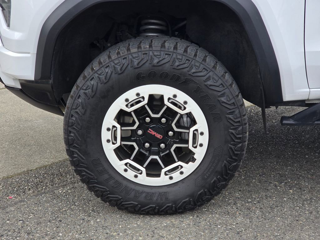 Used 2023 GMC Canyon AT4X w/ Edition 1 AWD/4WD image 9