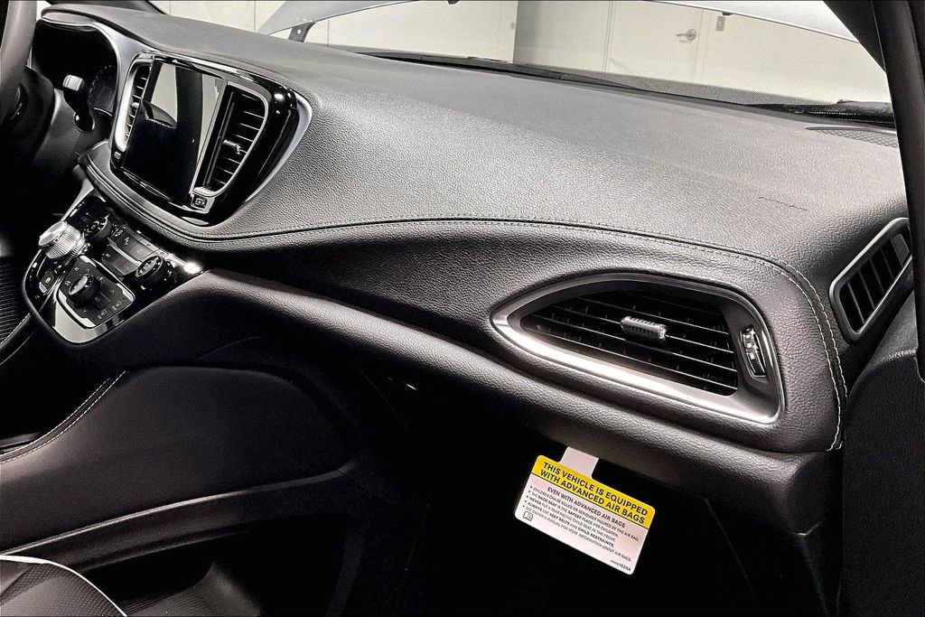 New 2026 Chrysler Pacifica Limited w/ S Appearance Package image 10
