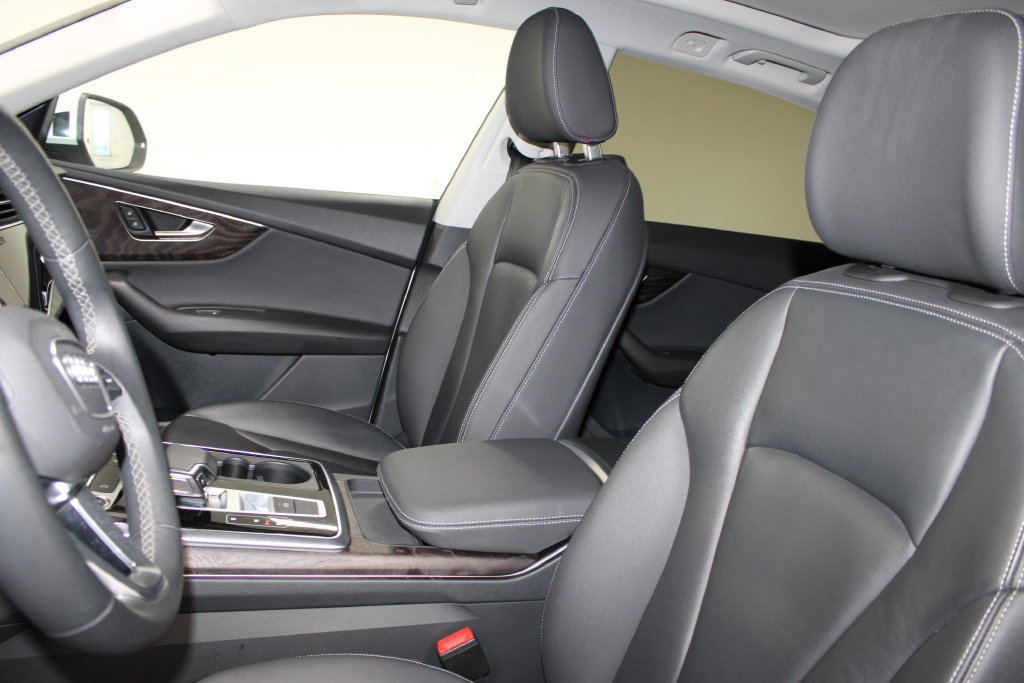Used 2023 Audi Q8 Premium w/ Convenience Package AWD/4WD image 12