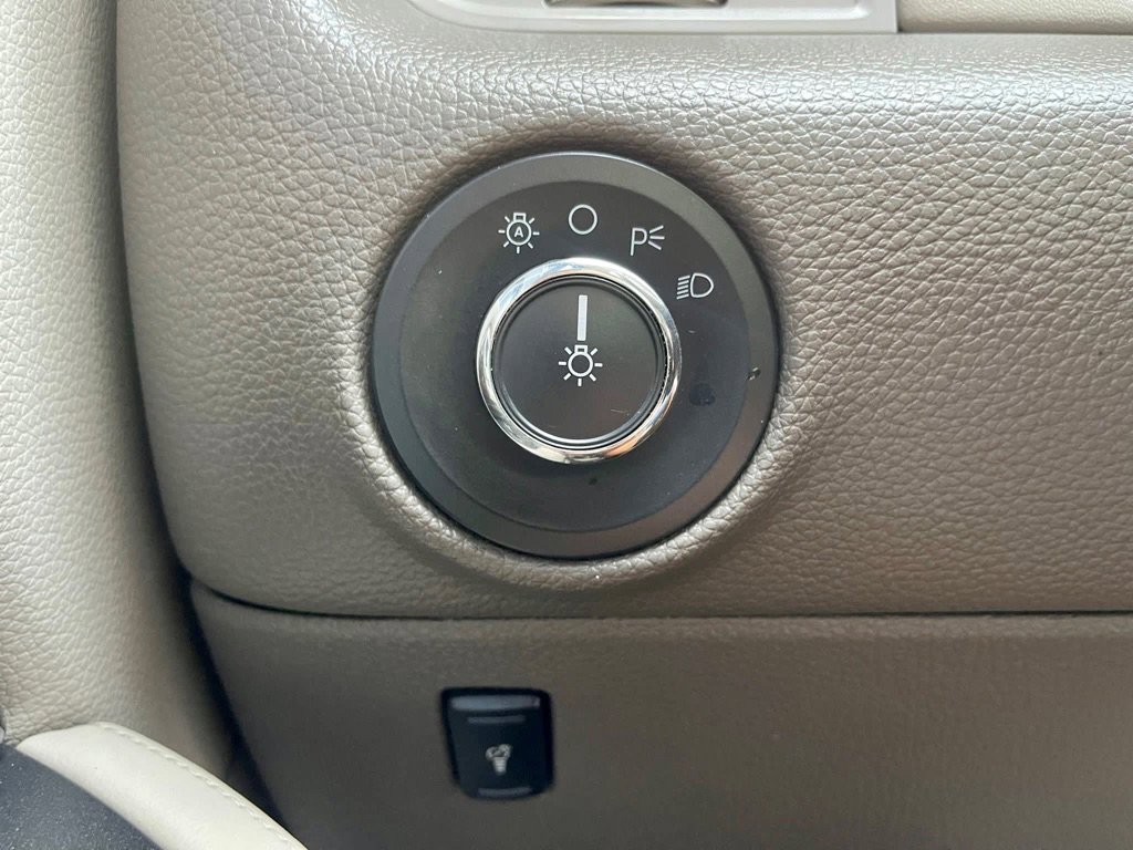 Used 2015 Lincoln Navigator 2WD image 35