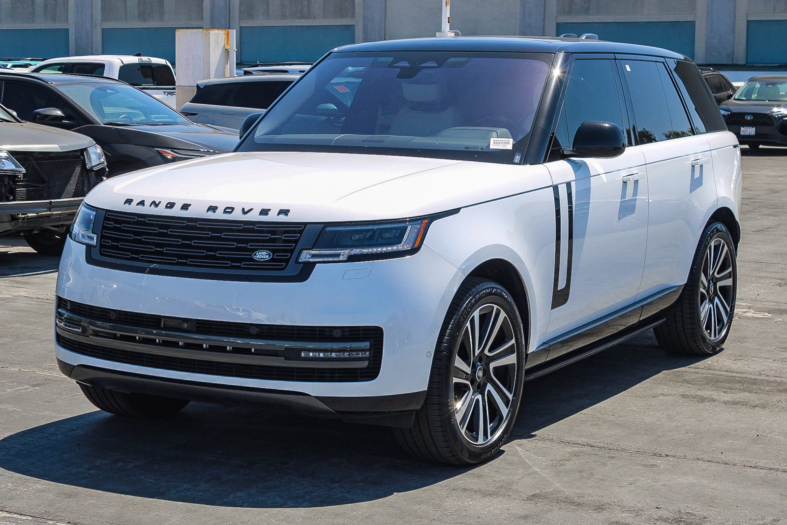 Used 2023 Land Rover Range Rover SE AWD/4WD image 3