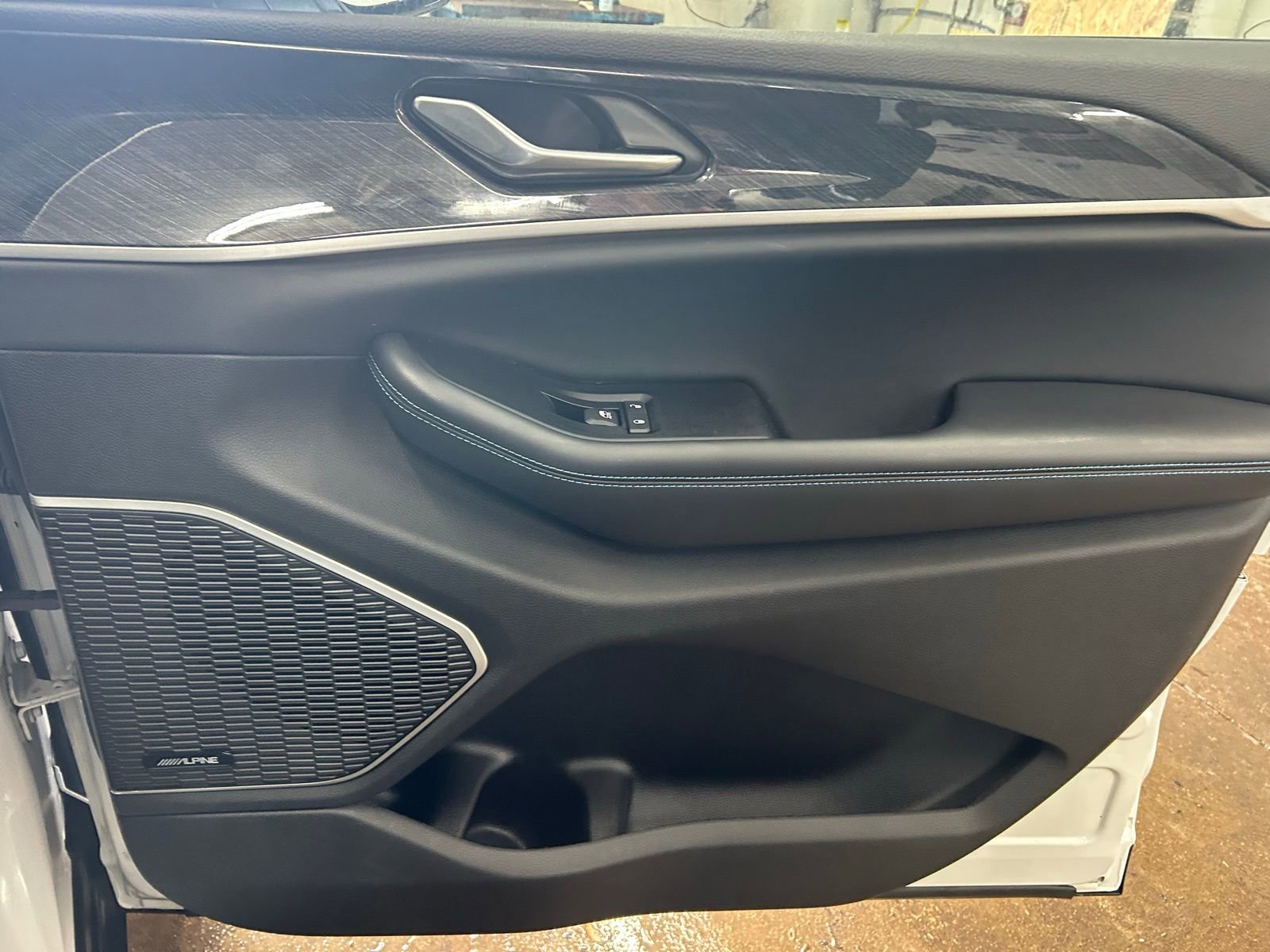 Certified 2022 Jeep Grand Cherokee Trailhawk w/ Luxury Tech Group III image 32