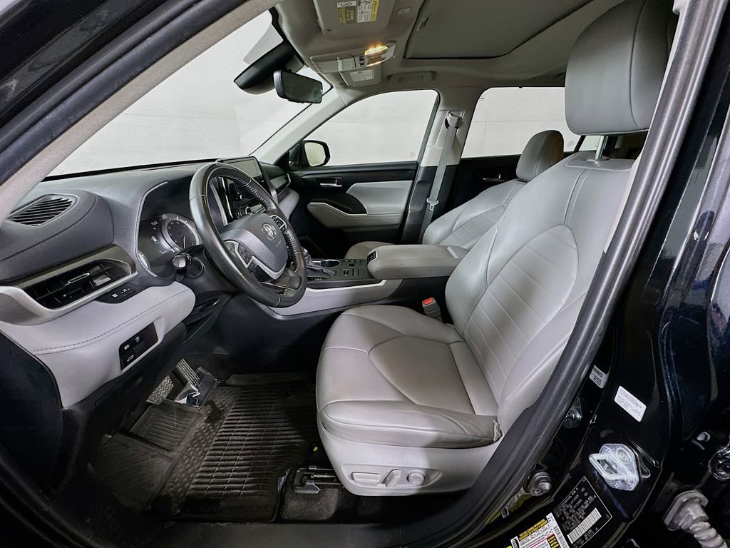 Used 2024 Toyota Highlander XLE image 13