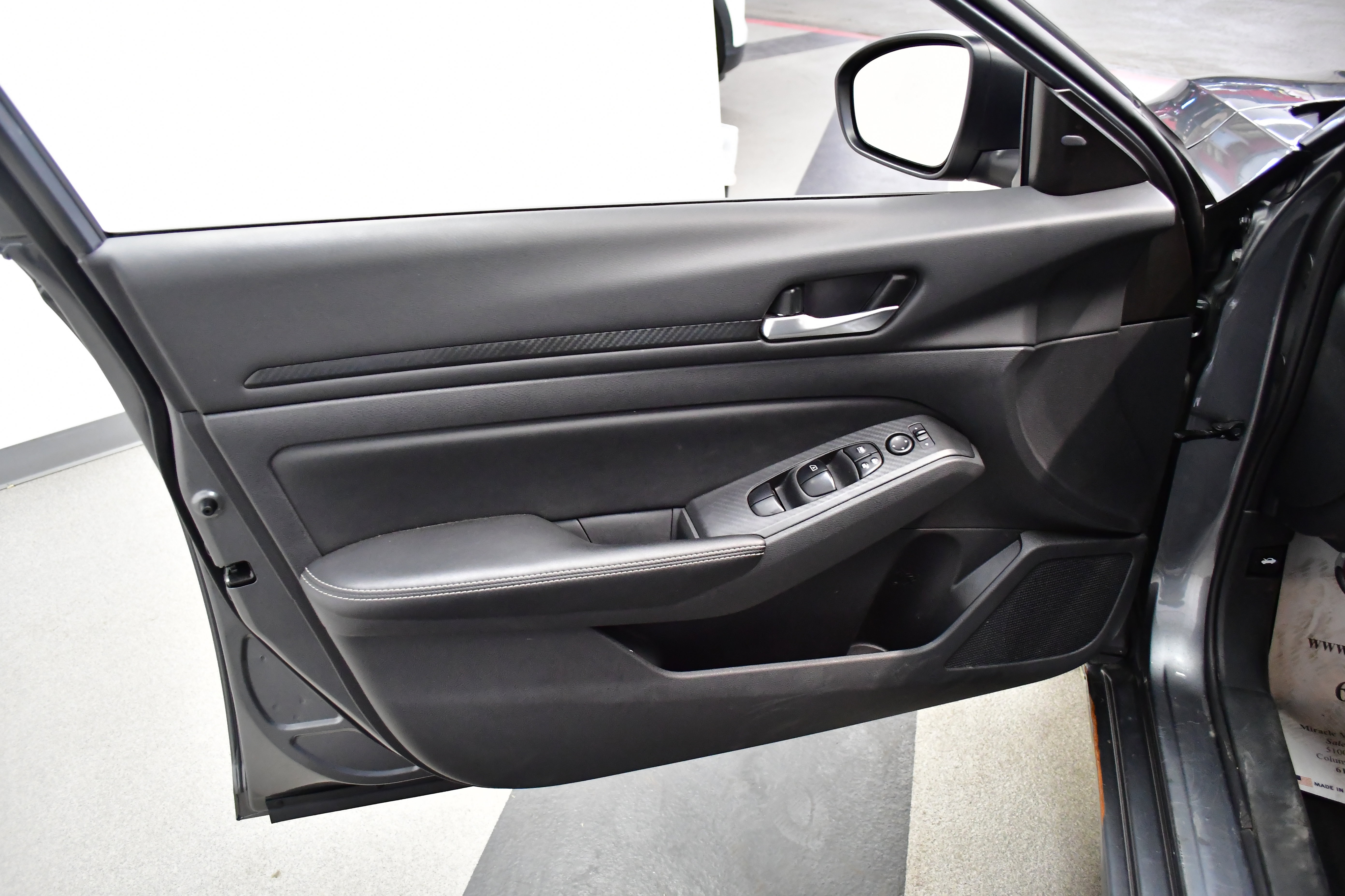 Used 2025 Nissan Altima 2.5 SV FWD image 16