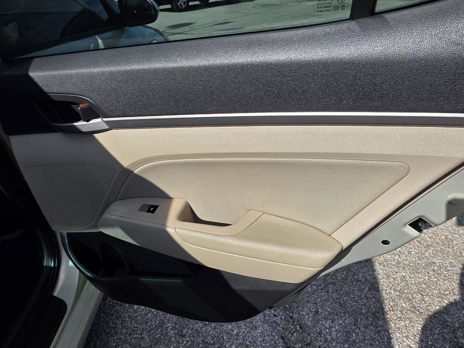 Used 2017 Hyundai Elantra Value Edition FWD image 32