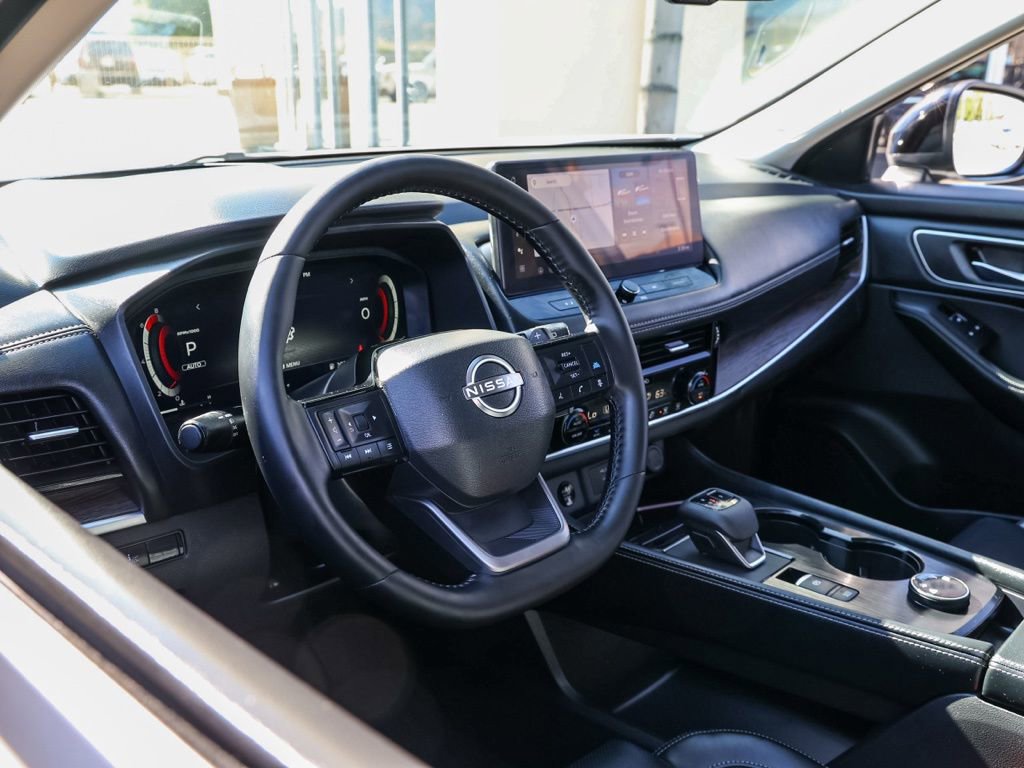 Used 2026 Nissan Rogue Platinum w/ Platinum Premium Package image 14