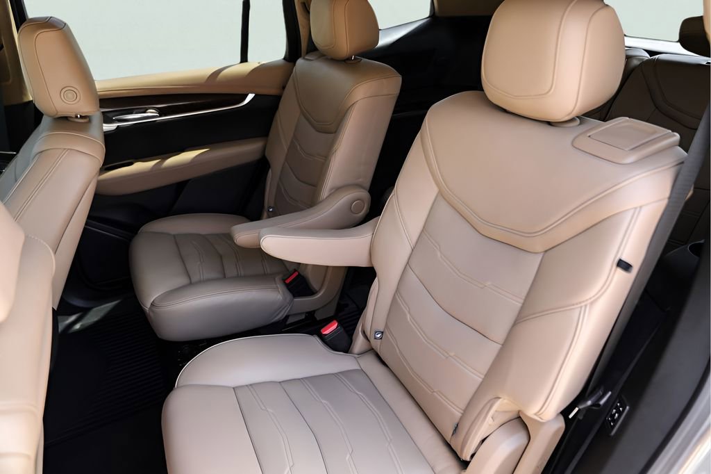 Used 2023 Cadillac XT6 Premium Luxury w/ Platinum Package FWD image 29