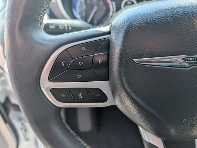 Used 2024 Chrysler Pacifica Touring-L FWD image 10
