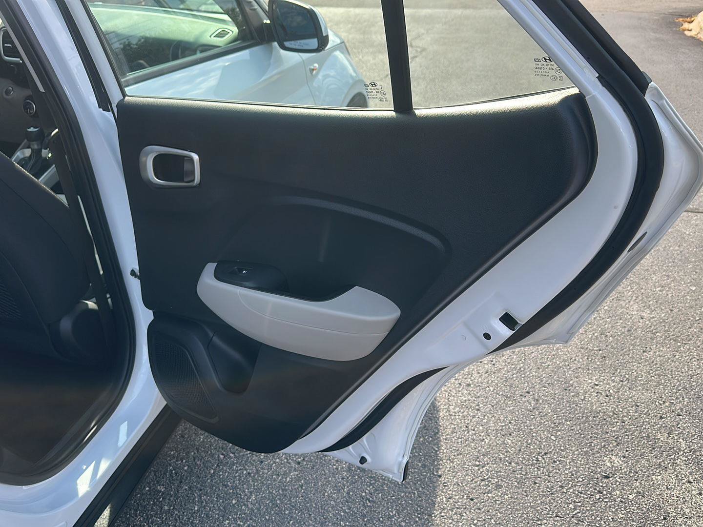 Used 2025 Hyundai Venue SEL FWD image 12