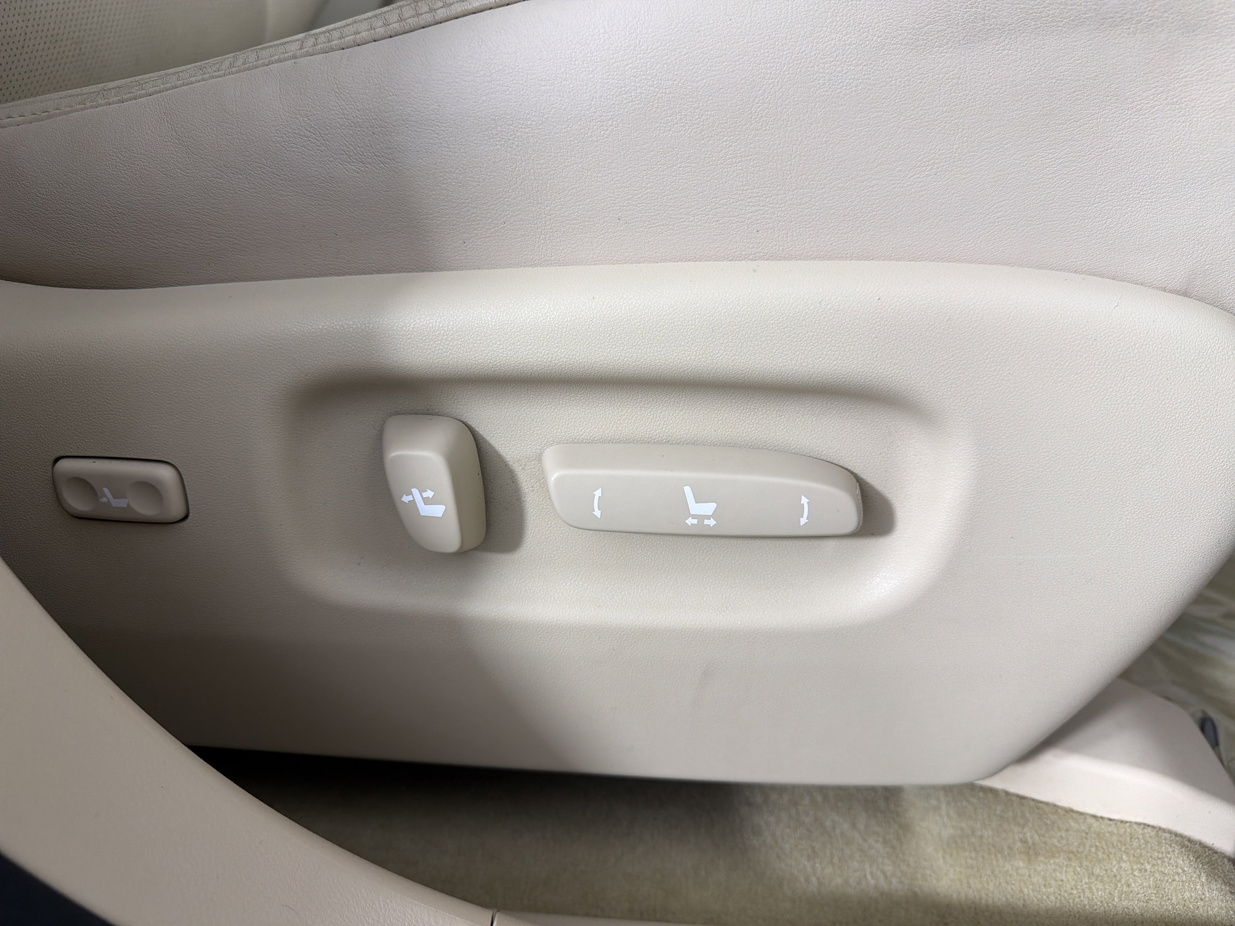 Used 2011 Lexus RX 450h AWD w/ Premium Pkg image 17
