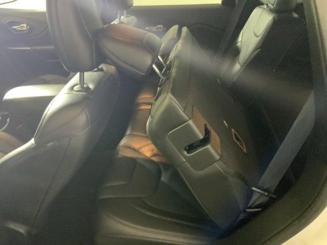 Used 2019 Jeep Cherokee Limited image 22