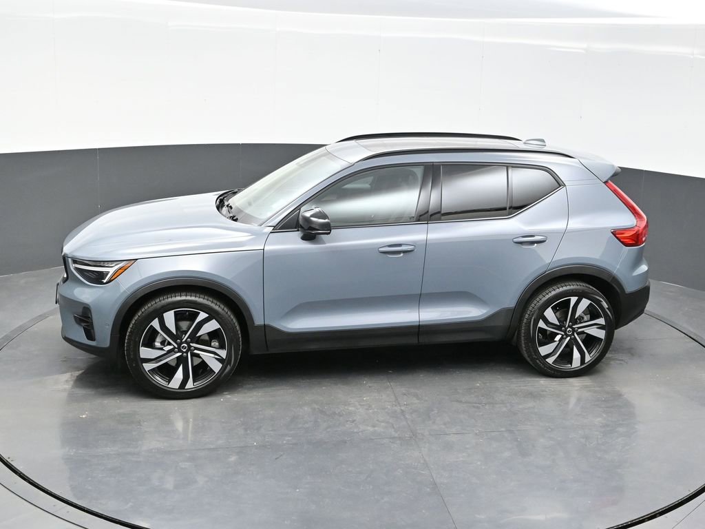 Used 2023 Volvo XC40 B5 Ultimate w/ Protection Package Premier image 34