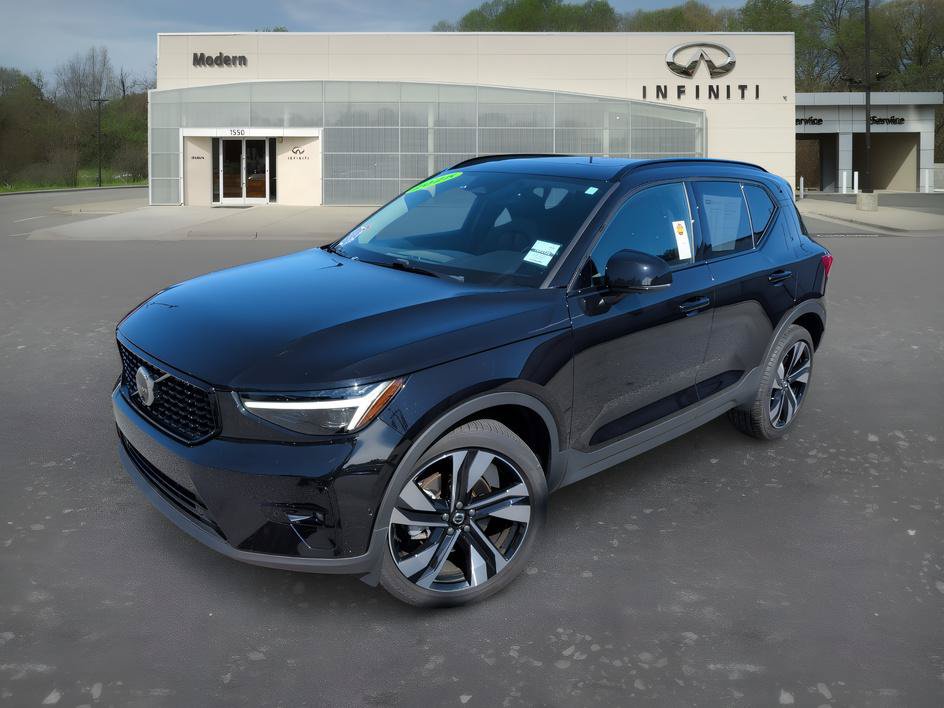 Used 2025 Volvo XC40 B5 Ultra AWD/4WD image 1