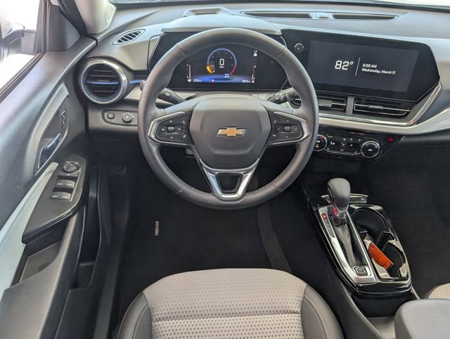 Certified 2025 Chevrolet Trax LT w/ Driver Confidence Package image 8