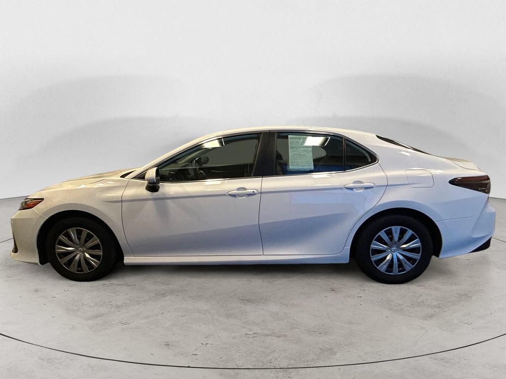 Used 2022 Toyota Camry LE FWD image 2